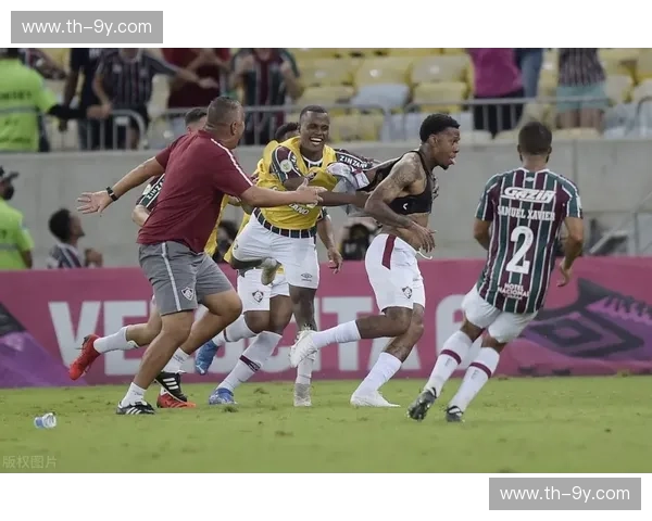 圣保罗vs弗鲁米嫩：一场绿茵场上的激情对决，谁能问鼎荣耀之巅？